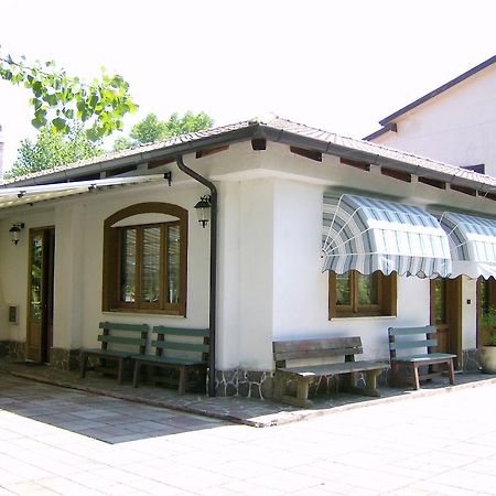 Hotel Zi Marianna Pertosa Екстер'єр фото