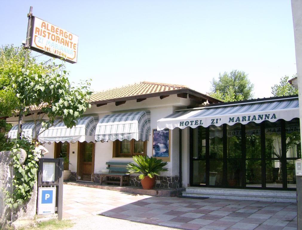 Hotel Zi Marianna Pertosa Екстер'єр фото